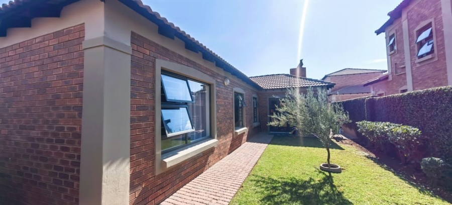 3 Bedroom Property for Sale in Van Der Hoff Park North West